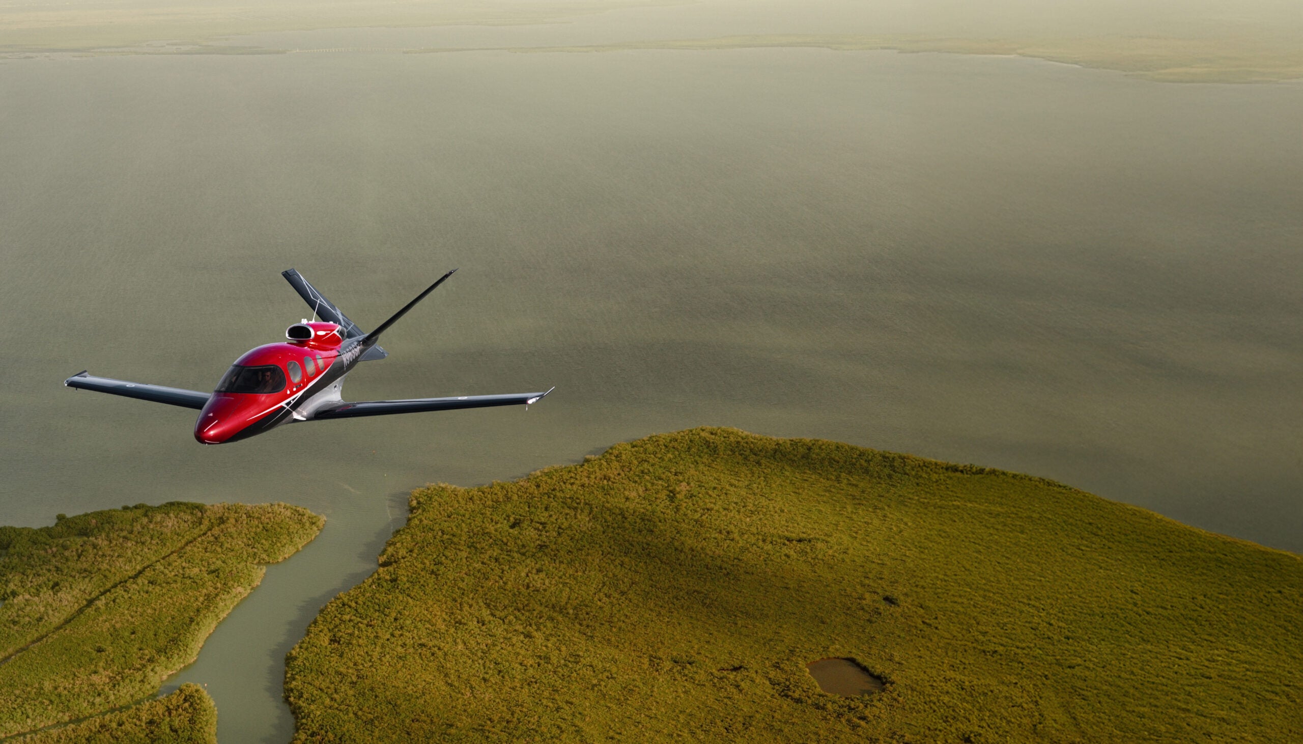 Aervia Cirrus Vision Jet in flight
